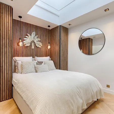 Charming Pied A Terre Near Montmartre 아파트