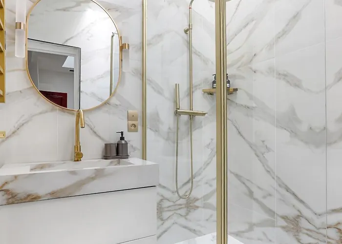Charming Pied A Terre Near Montmartre 아파트 *